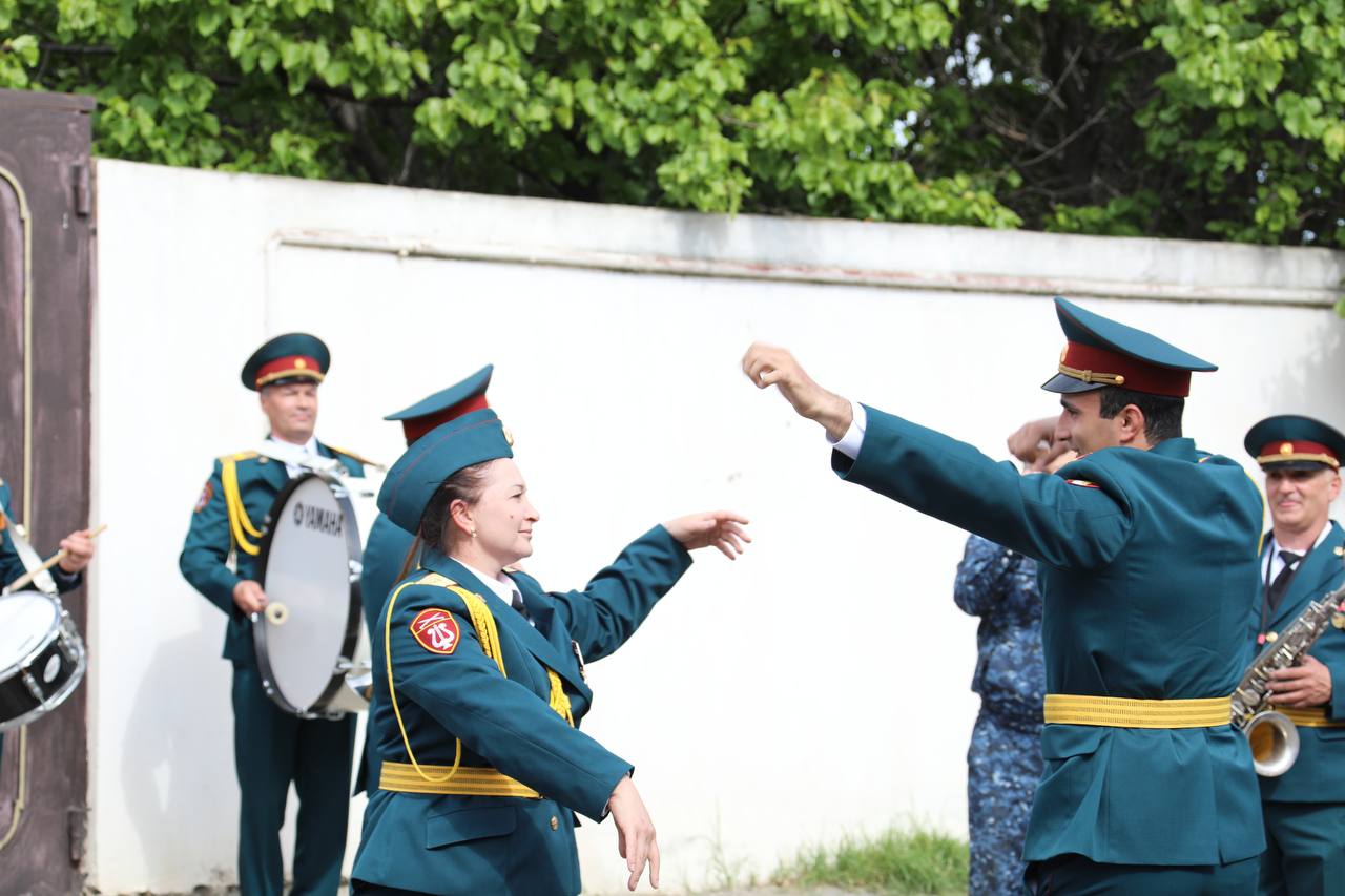 Абдулмуслим Абдулмуслимов поздравил ветерана Ибрагим-Пашу Садыкова с Днем Победы