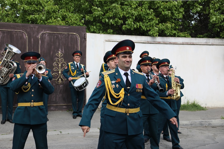 Абдулмуслим Абдулмуслимов поздравил ветерана Ибрагим-Пашу Садыкова с Днем Победы