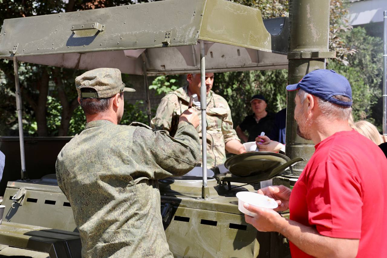 Абдулмуслим Абдулмуслимов возложил цветы к памятнику Герою России Магомеду Нурбагандову
