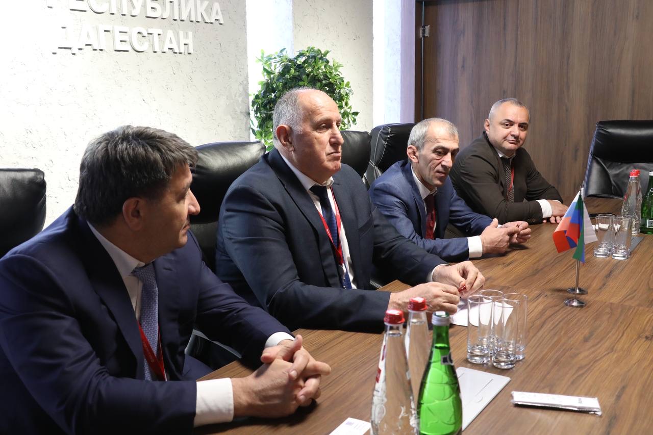 Абдулмуслим Абдулмуслимов встретился с губернатором Херсонской области Владимиром Сальдо