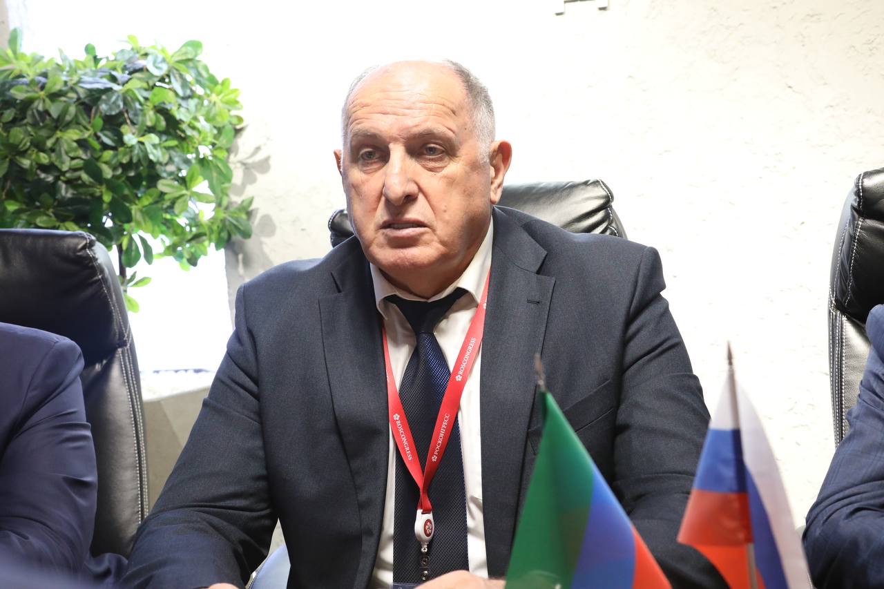 Абдулмуслим Абдулмуслимов встретился с губернатором Херсонской области Владимиром Сальдо