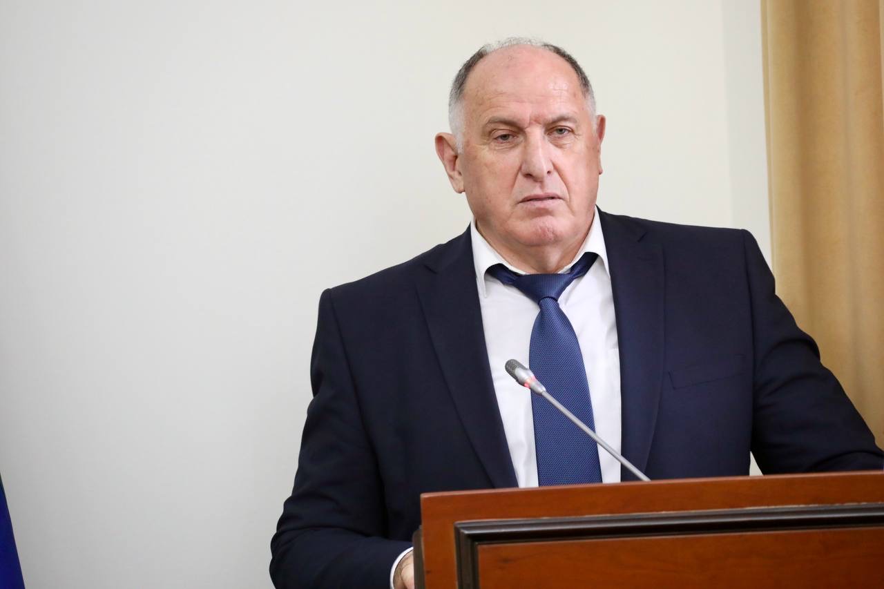 Абдулмуслим Абдулмуслимов в канун Дня России вручил госнаграды выдающимся дагестанцам