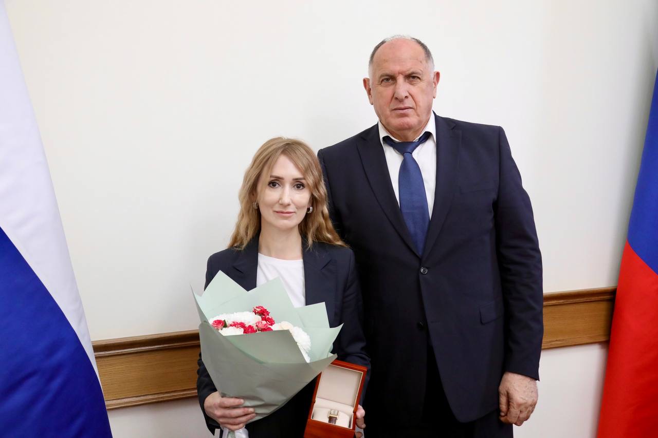 Абдулмуслим Абдулмуслимов в канун Дня России вручил госнаграды выдающимся дагестанцам