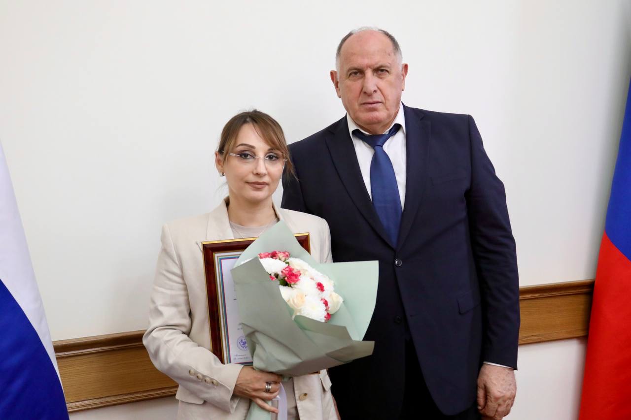 Абдулмуслим Абдулмуслимов в канун Дня России вручил госнаграды выдающимся дагестанцам