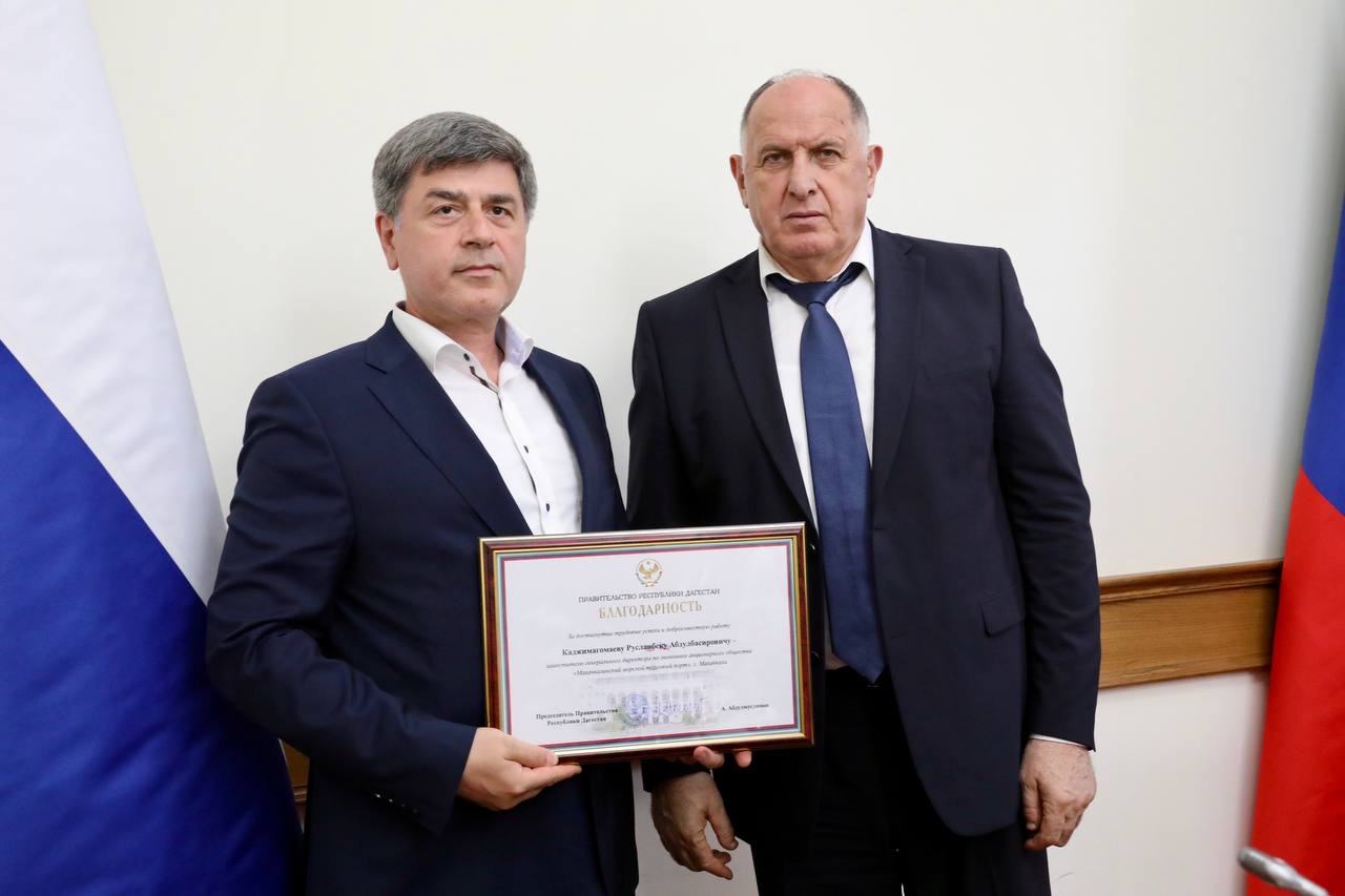 Абдулмуслим Абдулмуслимов в канун Дня России вручил госнаграды выдающимся дагестанцам