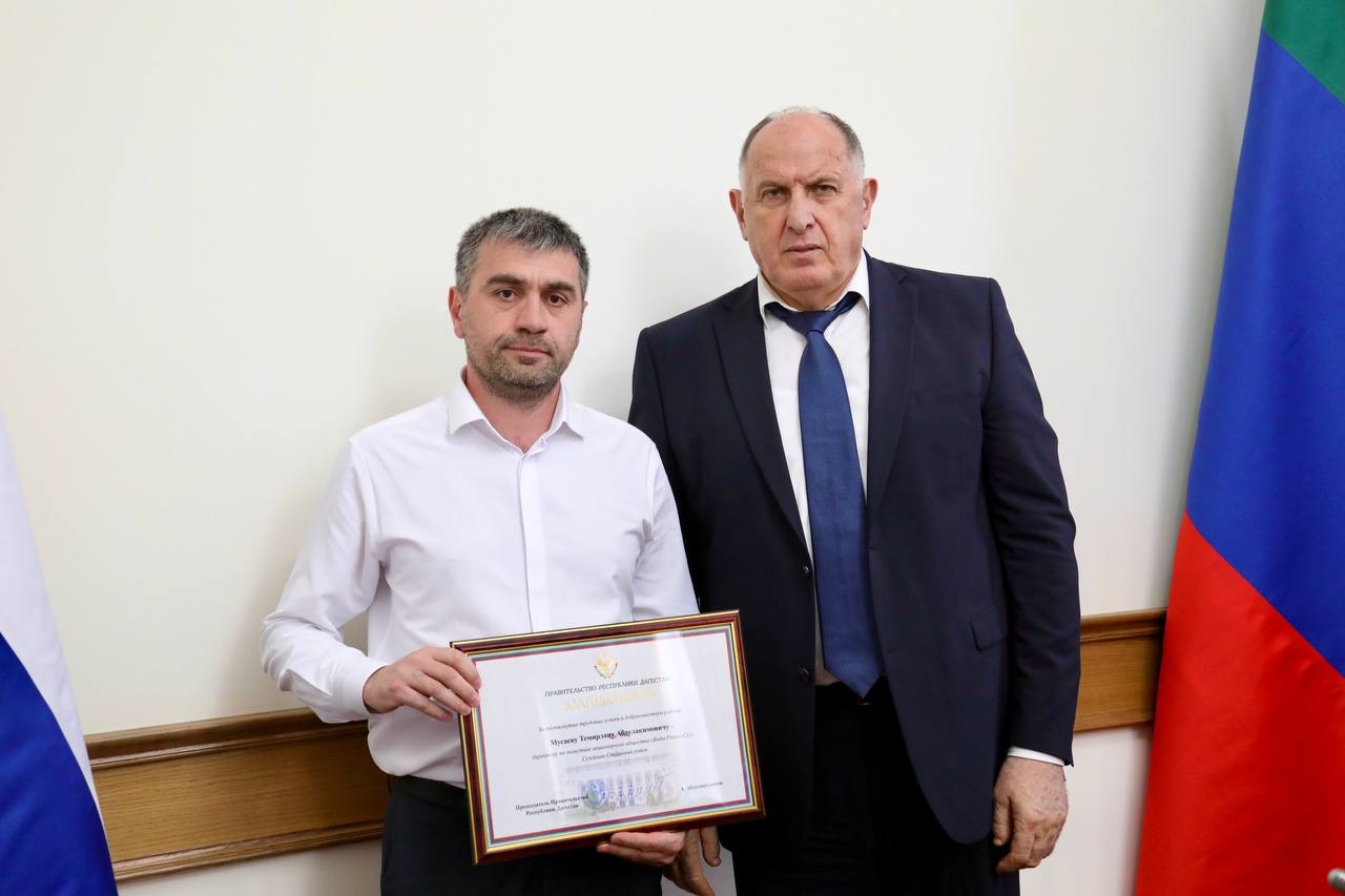 Абдулмуслим Абдулмуслимов в канун Дня России вручил госнаграды выдающимся дагестанцам