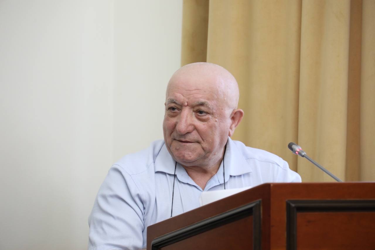 Абдулмуслим Абдулмуслимов встретился с представителями общественных советов при органах исполнительной власти республики
