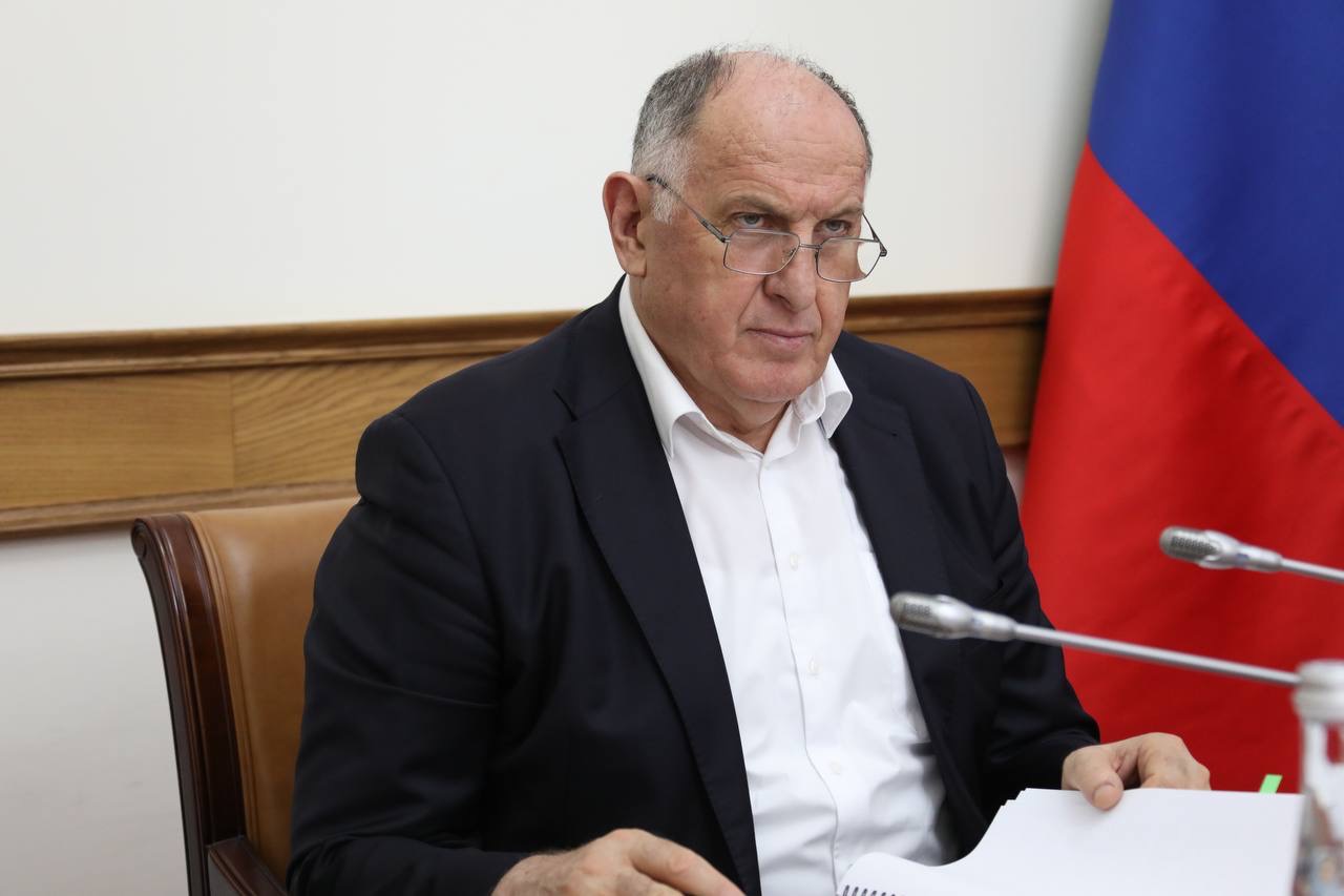 Абдулмуслим Абдулмуслимов встретился с представителями общественных советов при органах исполнительной власти республики