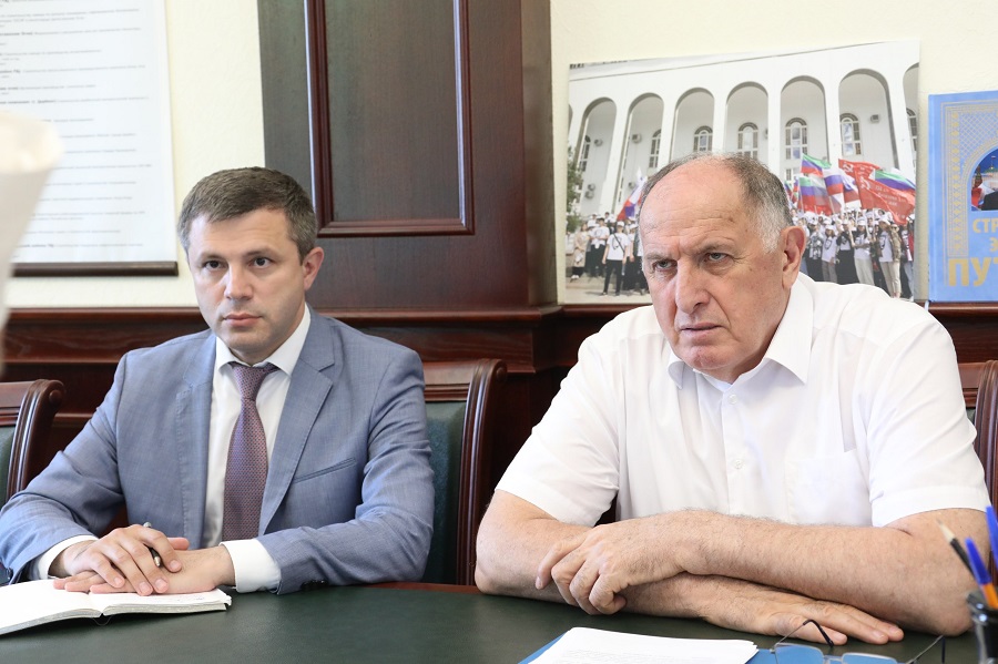 Абдулмуслим Абдулмуслимов встретился с дагестанским изобретателем Пайзуллой Исаевым