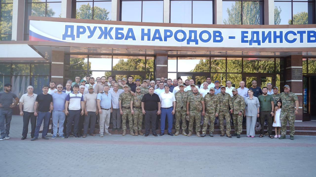 Абдулмуслим Абдулмуслимов напутствовал добровольцев батальона "Каспий" перед отправкой на СВО