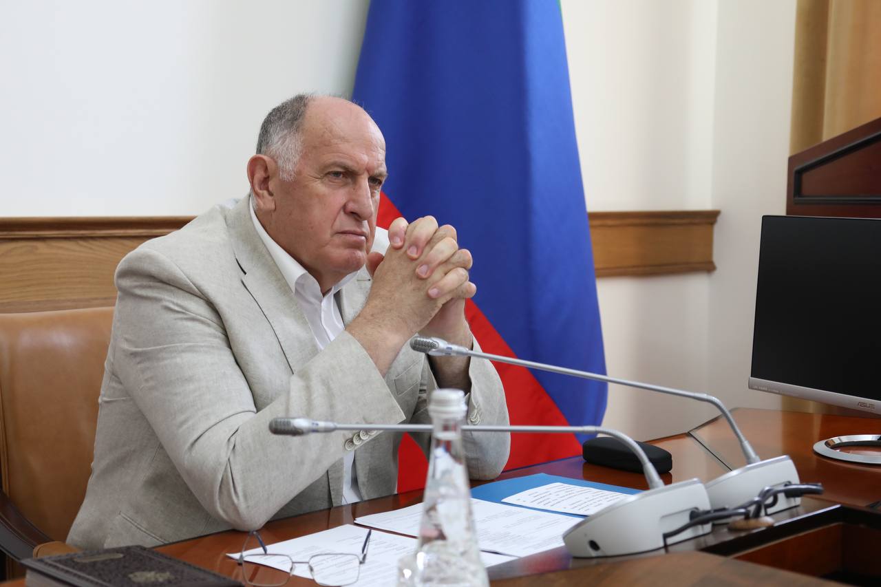 Абдулмуслим Абдулмуслимов дал ряд поручений в связи с ценовой ситуацией на продовольственном рынке республики