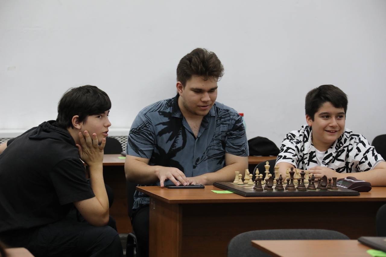 Абдулмуслим Абдулмуслимов дал старт Чемпионату Дагестана по шахматам на призы Муху Алиева