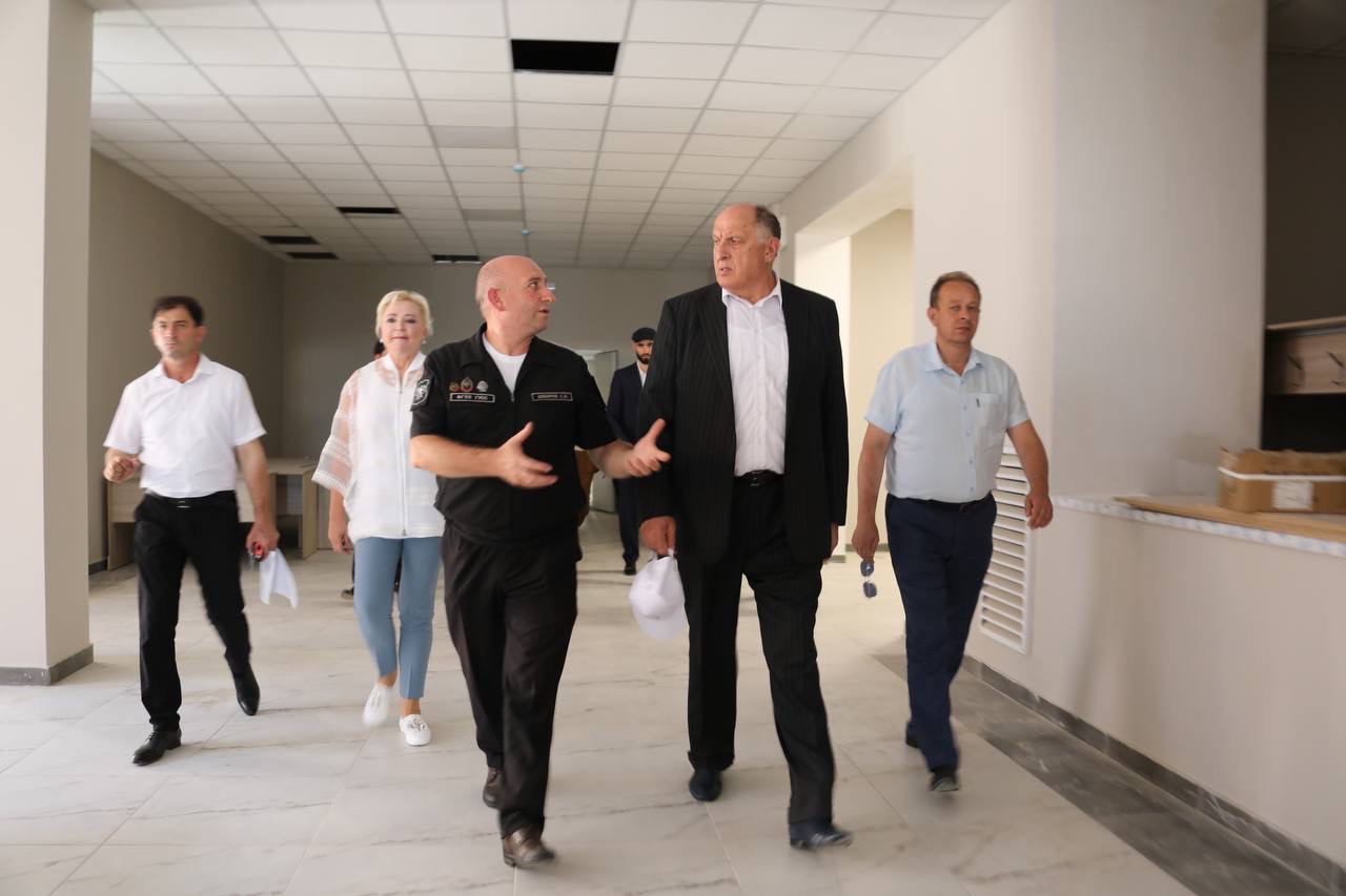 Абдулмуслим Абдулмуслимов проверил готовность двух новых школ Каспийска к открытию