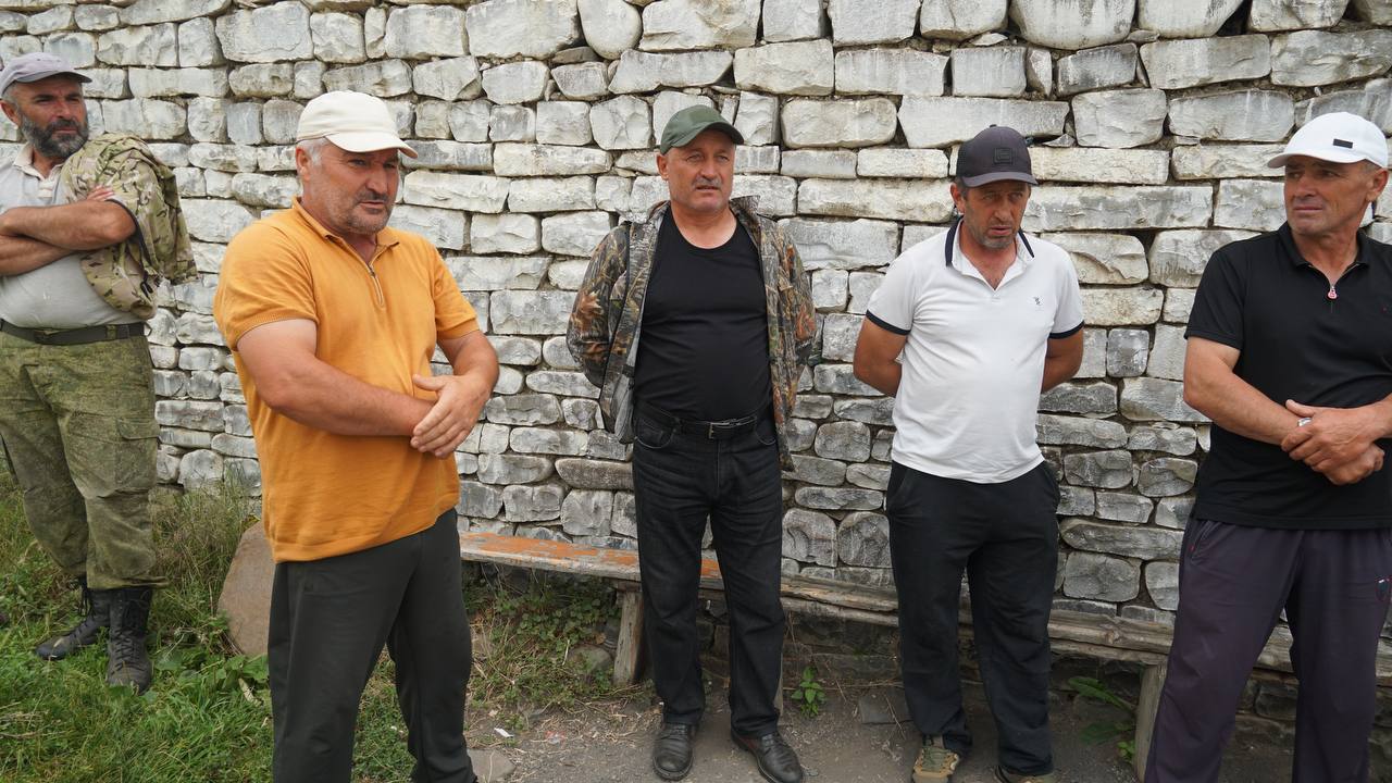 Абдулмуслим Абдулмуслимов дал ряд поручений по итогам визита в Рутульский район