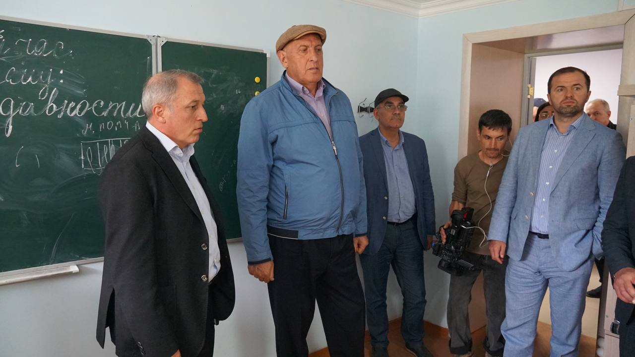 Абдулмуслим Абдулмуслимов проверил ход капремонта в Миссинской школе Агульского района