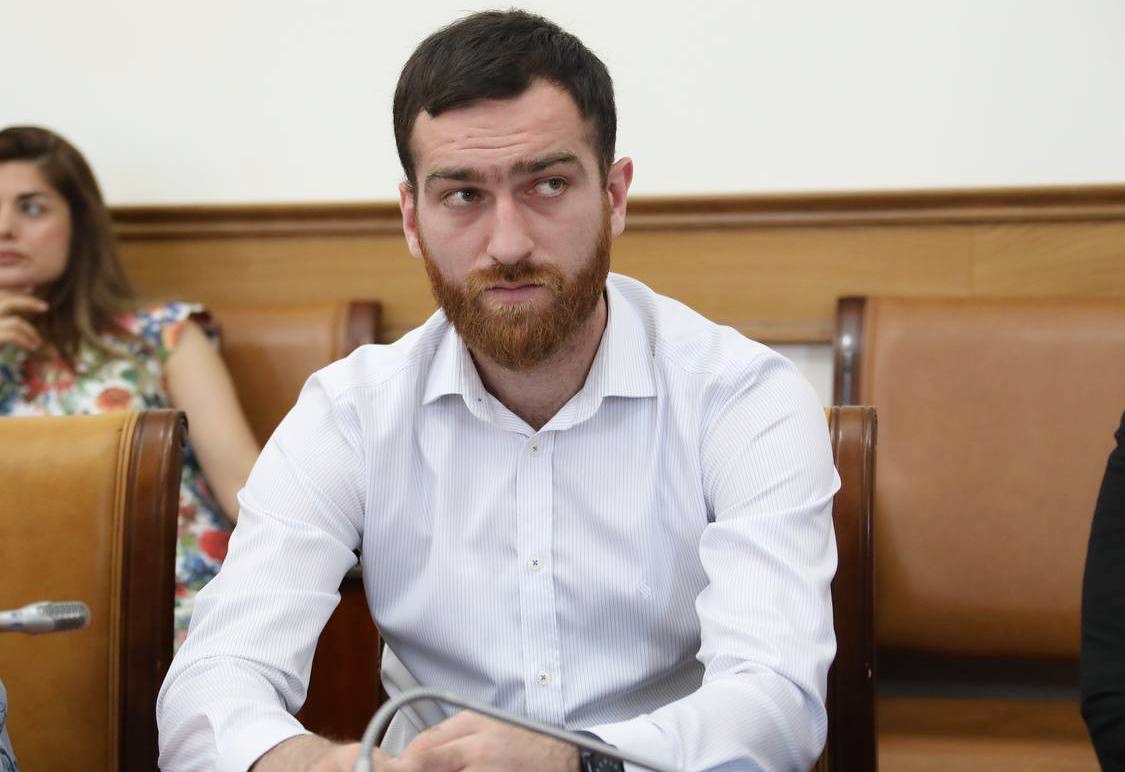 Абдулмуслим Абдулмуслимов поручил завершить общую подготовку школ к новому учебному году до 19 августа