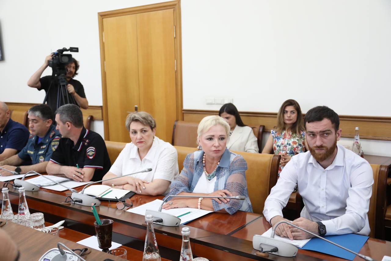Абдулмуслим Абдулмуслимов поручил завершить общую подготовку школ к новому учебному году до 19 августа