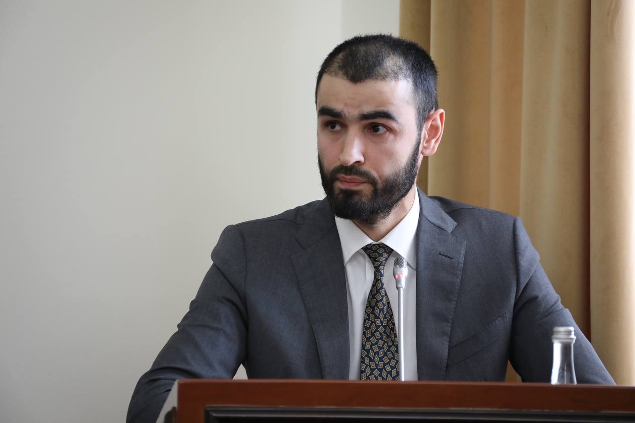 Абдулмуслим Абдулмуслимов поручил завершить общую подготовку школ к новому учебному году до 19 августа
