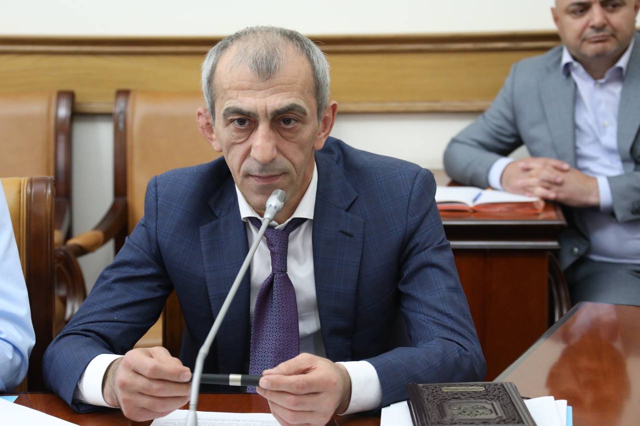 Ход исполнения республиканского бюджета обсудили под руководством Абдулмуслима Абдулмуслимова