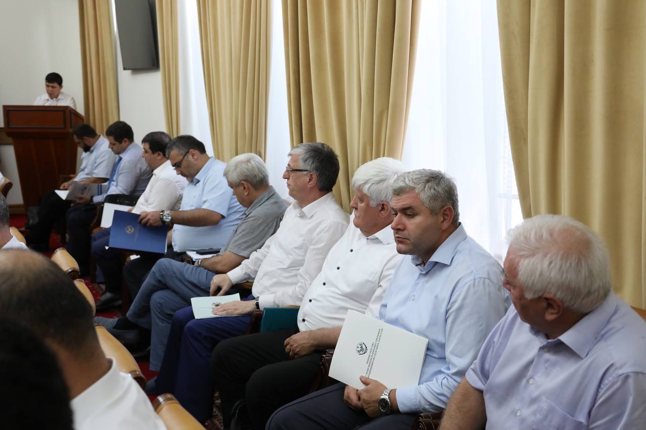Ход исполнения республиканского бюджета обсудили под руководством Абдулмуслима Абдулмуслимова