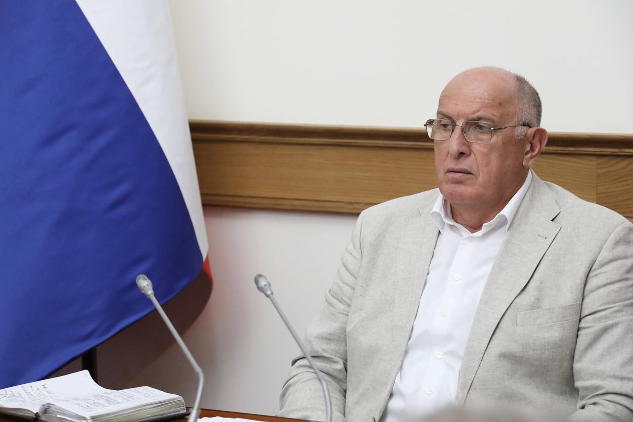 Ход исполнения республиканского бюджета обсудили под руководством Абдулмуслима Абдулмуслимова