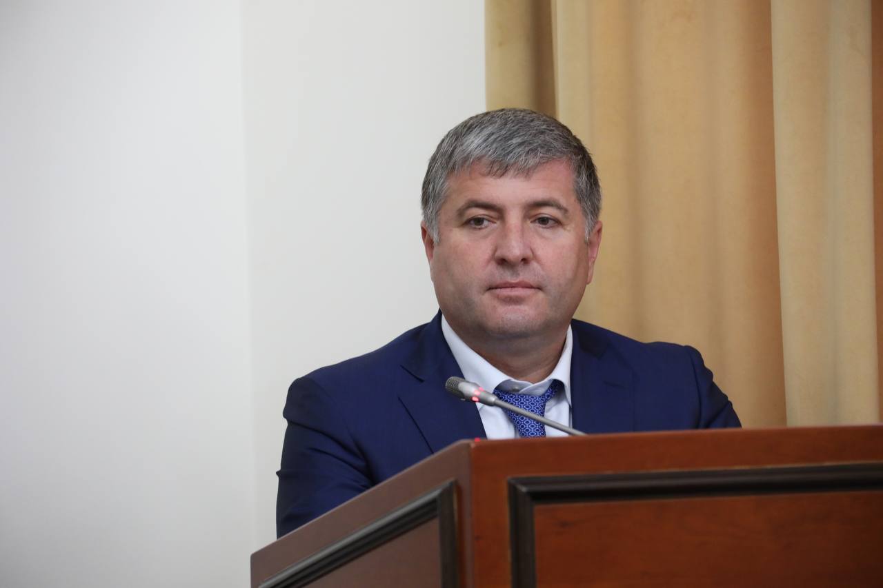 Ход исполнения республиканского бюджета обсудили под руководством Абдулмуслима Абдулмуслимова