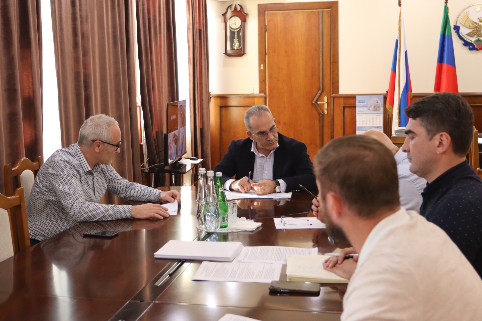 Нариман Абдулмуталибов по поручению Главы РД Сергея Меликова обсудил проблемы обращения с ТКО в Буйнакске