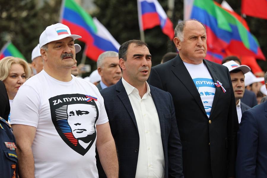 Абдулмуслим Абдулмуслимов поздравил Главу Дагестана Сергея Меликова с днем рождения