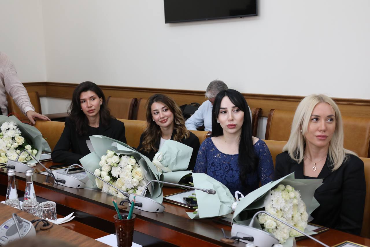 Абдулмуслим Абдулмуслимов вручил 26-ти дагестанцам правительственные награды