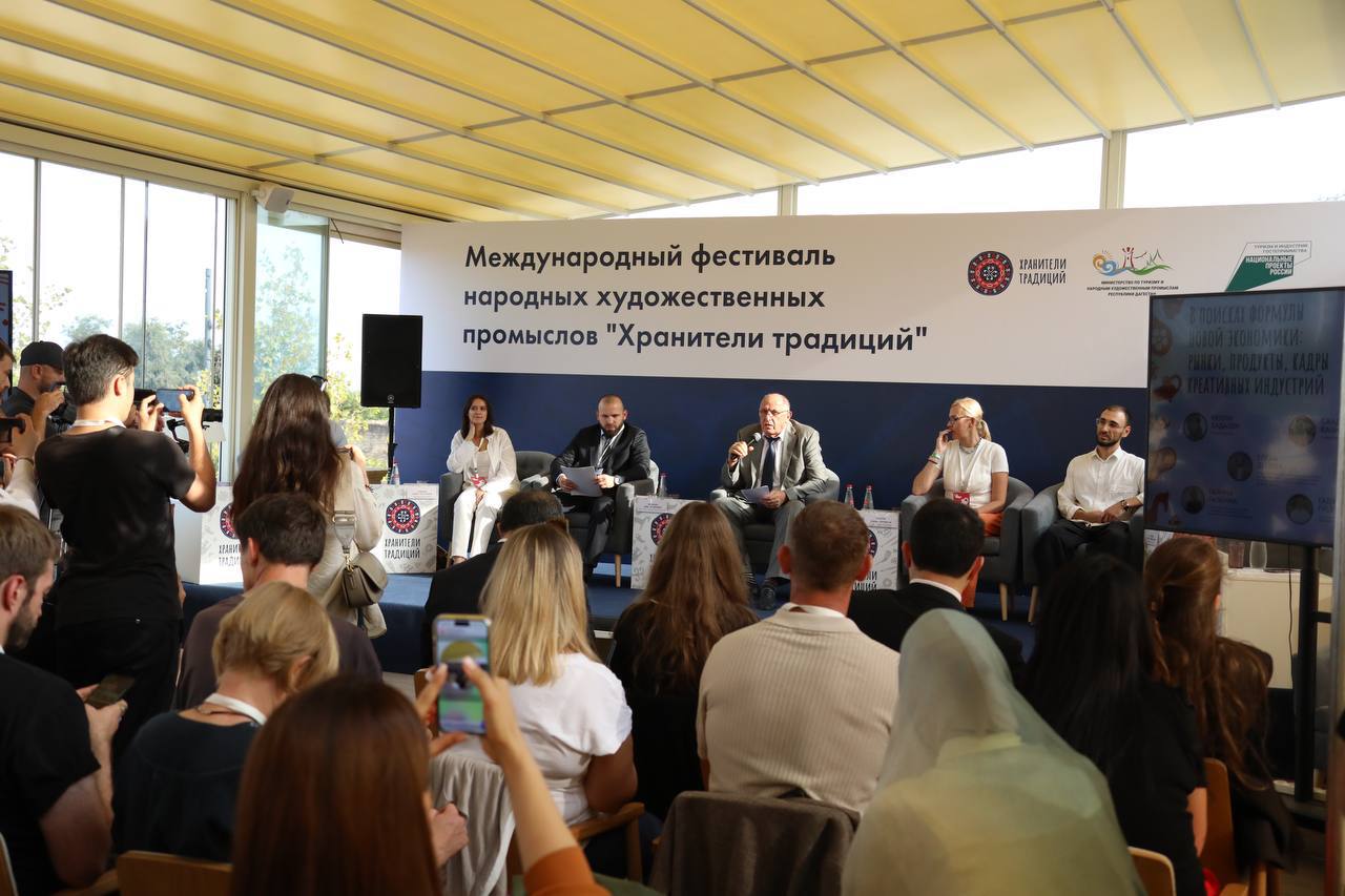 Абдулмуслим Абдулмуслимов дал старт международному фестивалю «Хранители традиций»