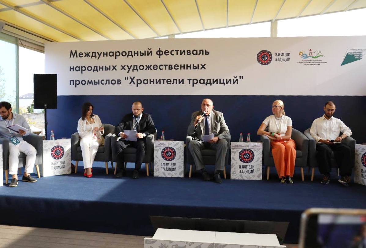 Абдулмуслим Абдулмуслимов дал старт международному фестивалю «Хранители традиций»