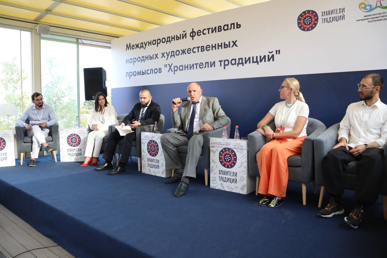 Абдулмуслим Абдулмуслимов дал старт международному фестивалю «Хранители традиций»