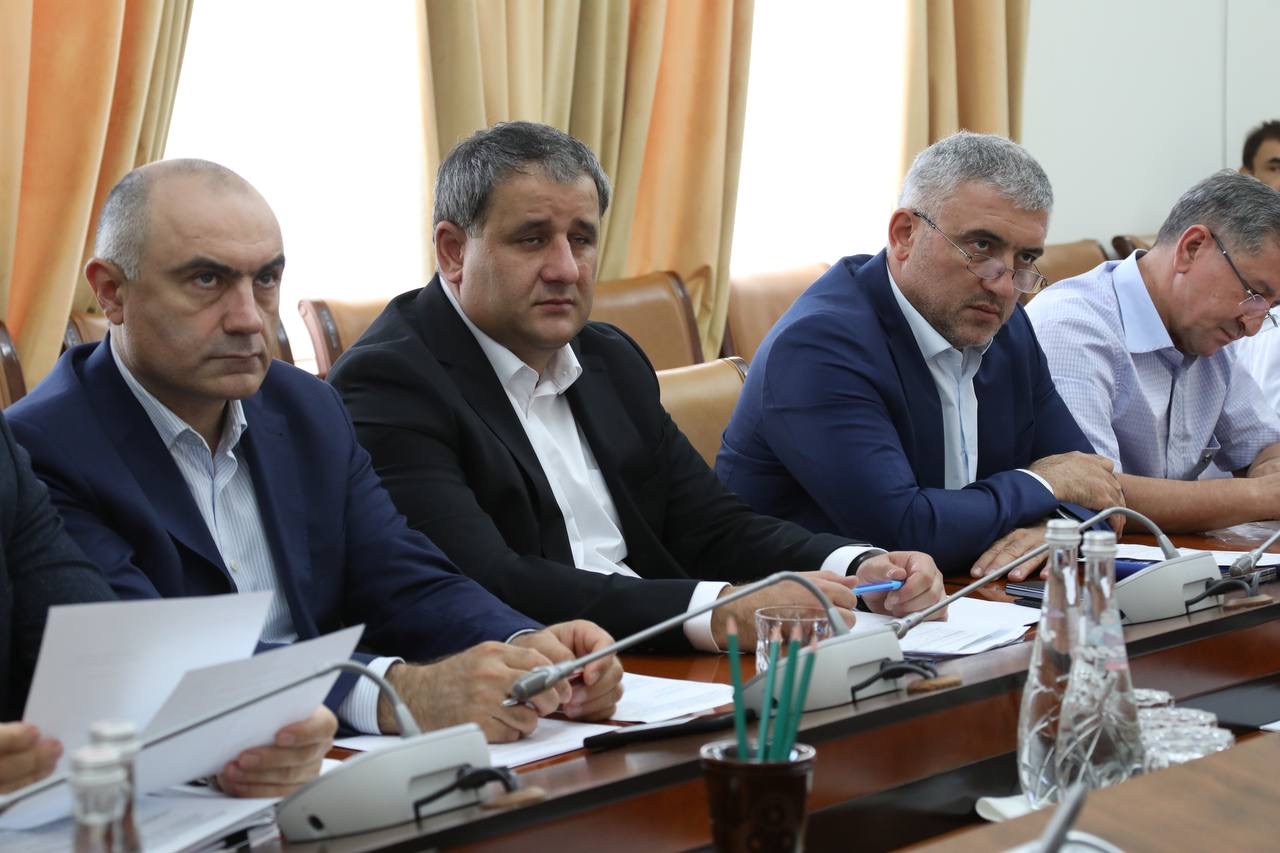 Премьер Дагестана поручил провести проверку работы всех УК региона