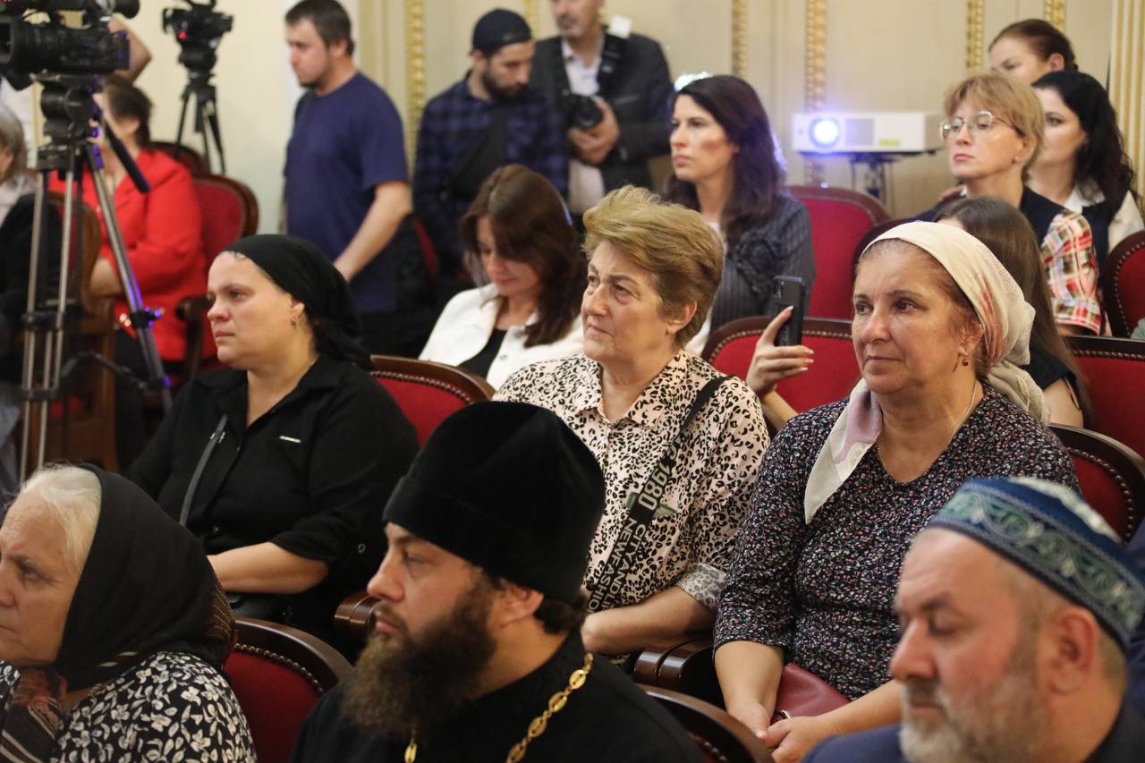 Абдулмуслим Абдулмуслимов посетил презентацию фильма «Батюшка» от РГВК «Дагестан»