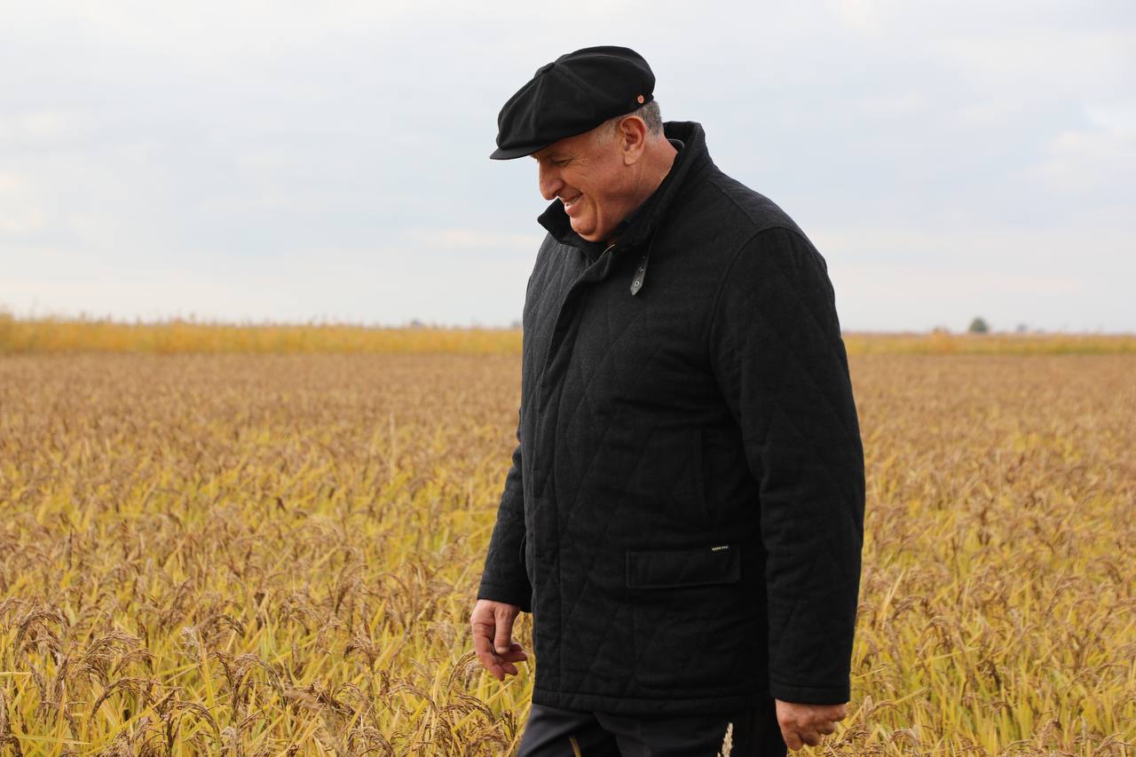 Абдулмуслим Абдулмуслимов поздравил работников сельского хозяйства Дагестана с профессиональным праздником