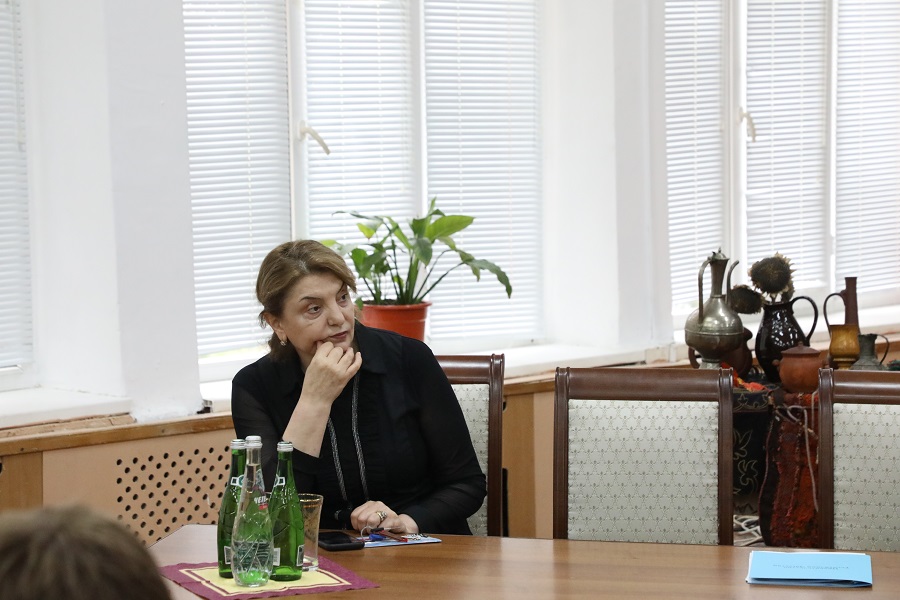 Манвел Мажонц провел урок «Разговоры о важном» для учеников махачкалинской гимназии № 7