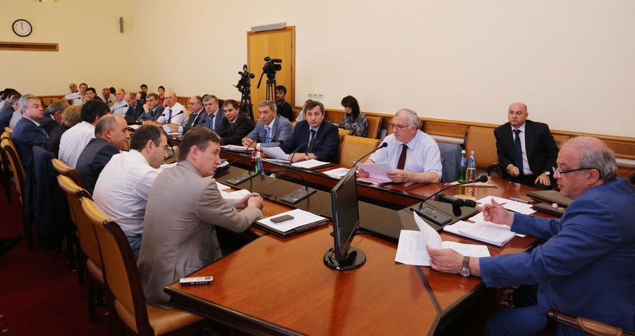 В Правительстве республики рассмотрен ход реализации приоритетных проектов Президента РД