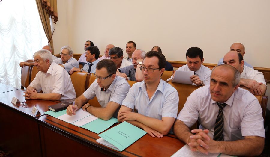 В Правительстве республики рассмотрен ход реализации приоритетных проектов Президента РД