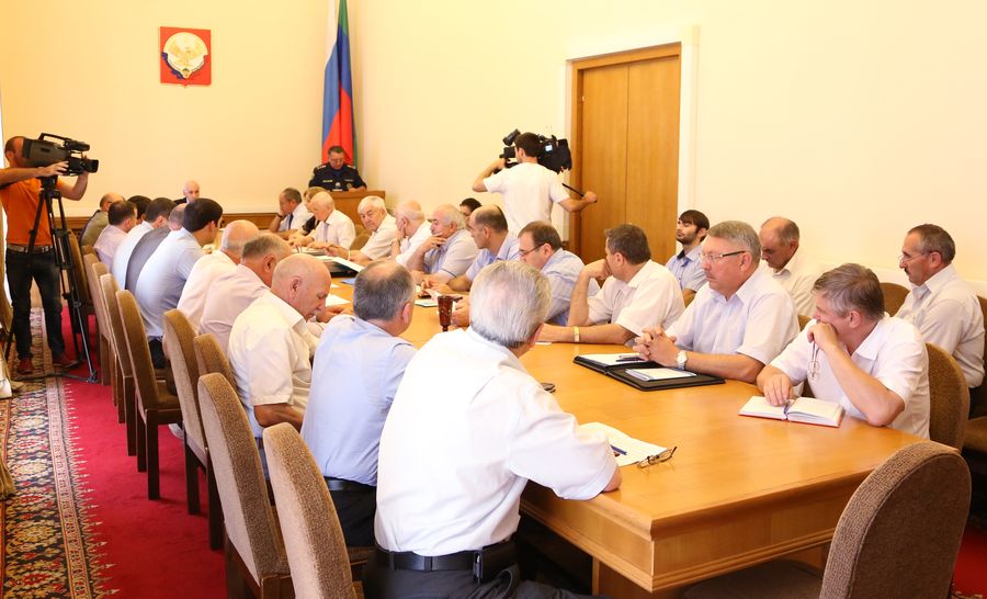 В Правительстве Дагестана обсуждены вопросы пожарной безопасности общеобразовательных учреждений