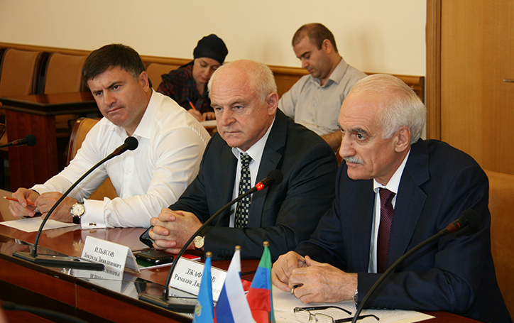 Р. Джафаров встретился с делегацией Астраханской области