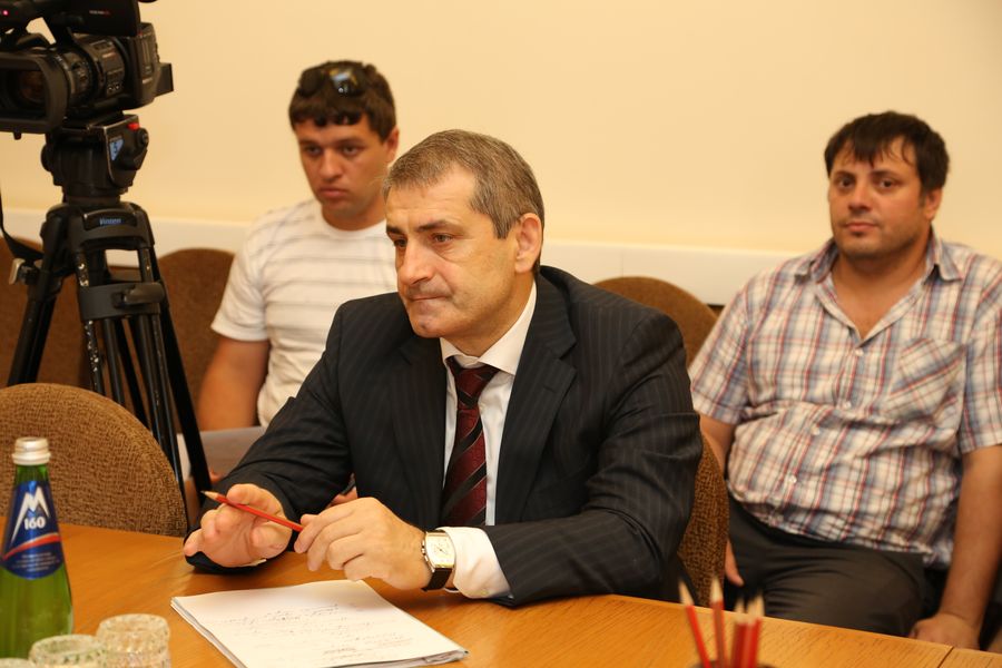 А.Хархаров встретился с иранскими бизнесменами