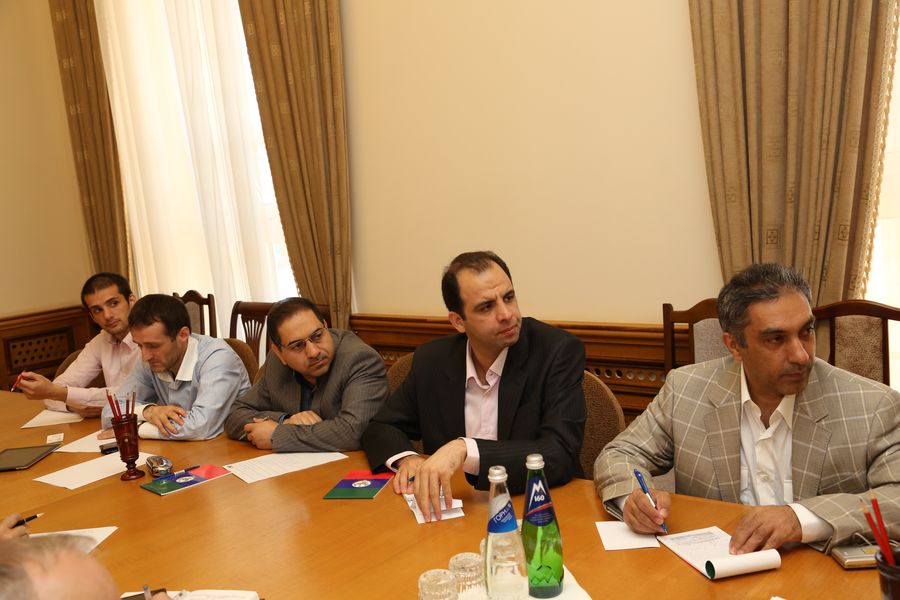 А.Хархаров встретился с иранскими бизнесменами