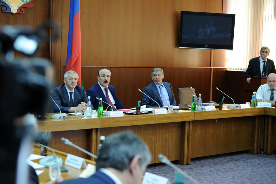 С управлением по принципу отложенного конфликта в республике надо заканчивать