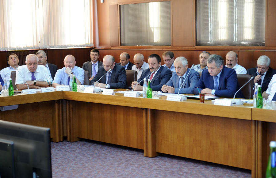 С управлением по принципу отложенного конфликта в республике надо заканчивать
