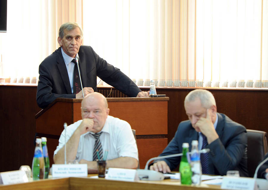 С управлением по принципу отложенного конфликта в республике надо заканчивать