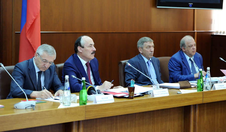С управлением по принципу отложенного конфликта в республике надо заканчивать