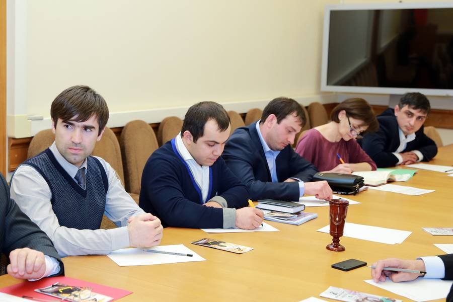 Продвигать лизинговую сферу