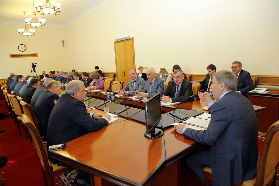 В Правительстве Дагестана обсудили актуальные вопросы