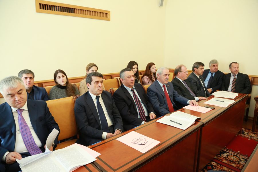 Обсуждены итоги исполнения республиканского бюджета РД за 2013 год