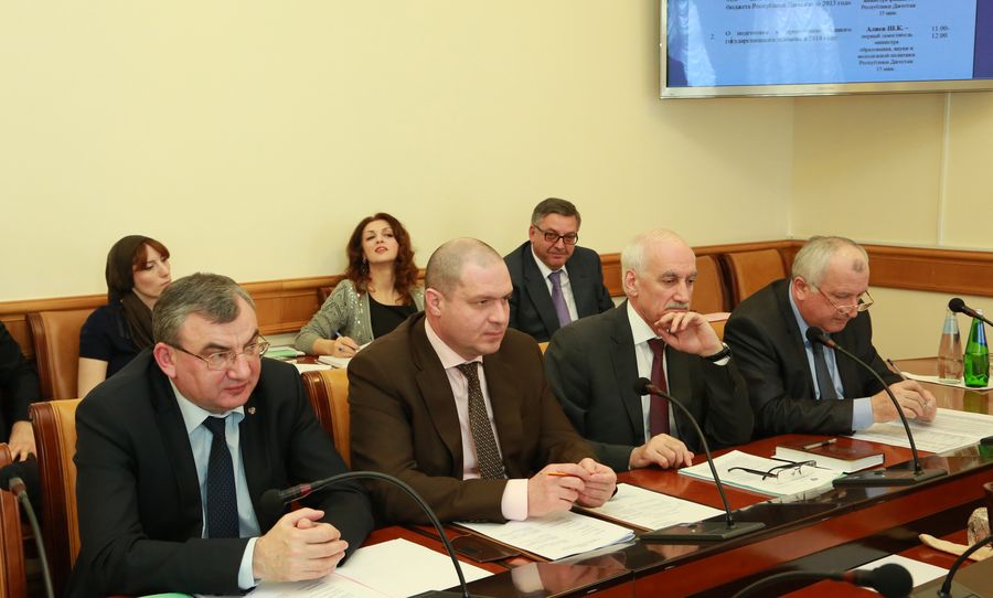Обсуждены итоги исполнения республиканского бюджета РД за 2013 год